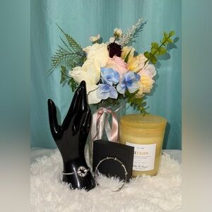 NWOT - Paparazzi “A Moonwalk in the Park” Bangle